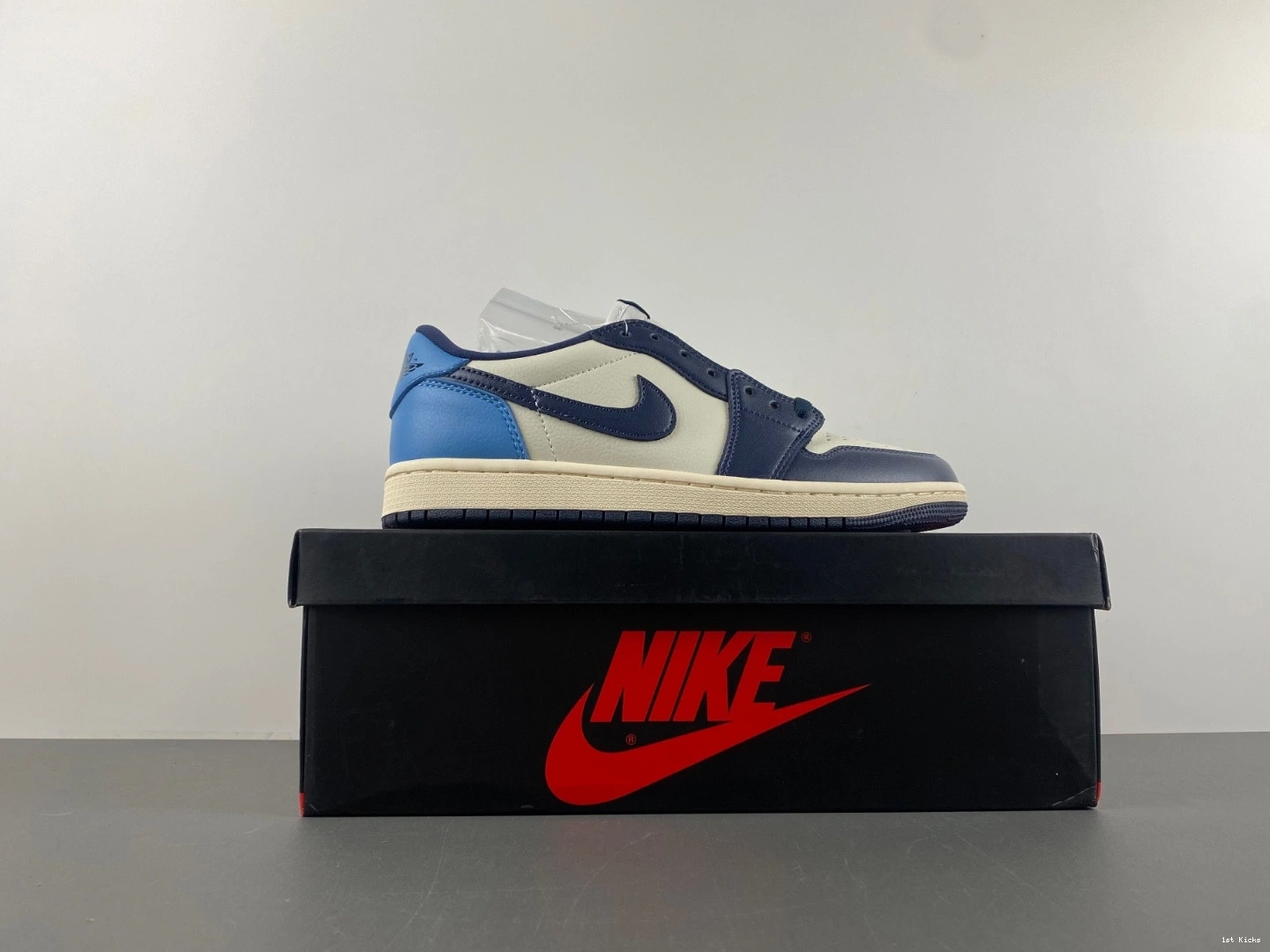 AIR LOW OG  “OBSIDIAN” CZ0790-400 1 JORDAN 0111